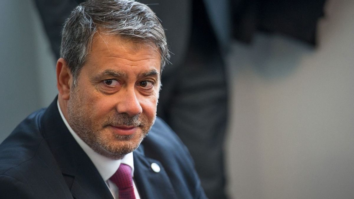 Fernando Whpei. Fernando Whpei.