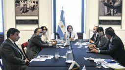 altText(El Gobierno convoca a sindicatos y empresas para 
