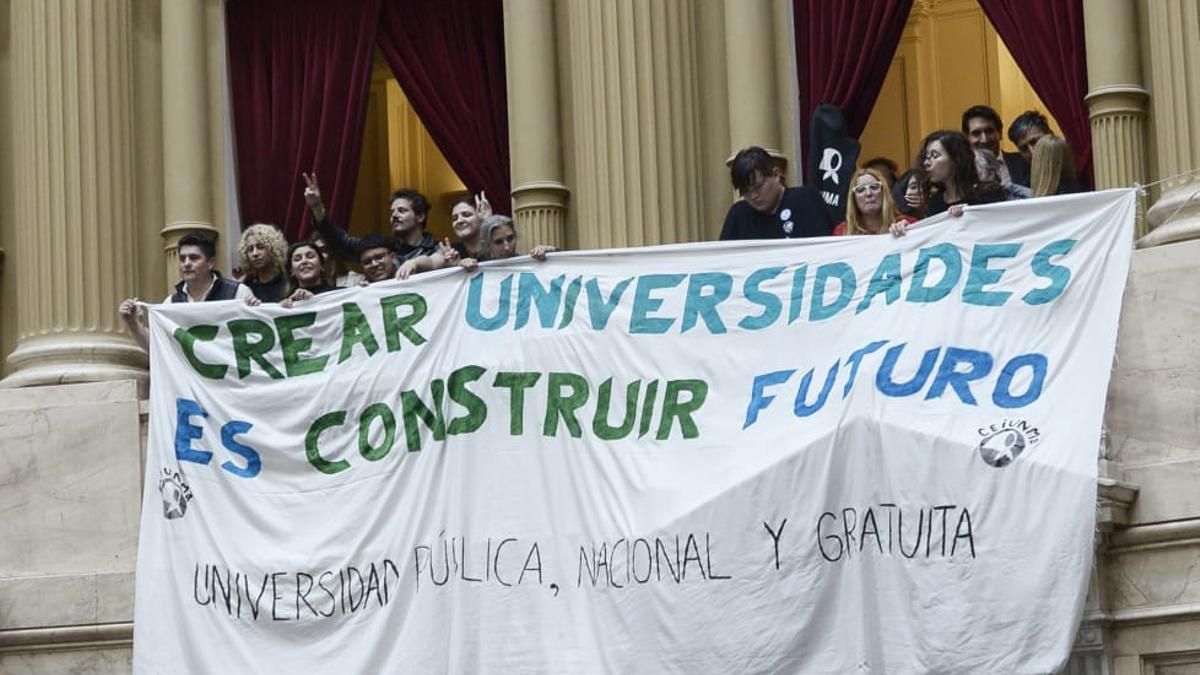 La consigna es mentirosa, a menudo. La consigna es mentirosa, a menudo.