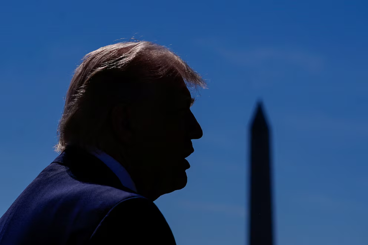El presidente de EE. UU., Donald Trump, habla ante los medios en los jardines de la Casa Blanca durante el tradicional lunes de Pascua, el 6 de abril de 2026. | GENTILEZA REUTERS El presidente de EE. UU., Donald Trump, habla ante los medios en los jardines de la Casa Blanca durante el tradicional lunes de Pascua, el 6 de abril de 2026. | GENTILEZA REUTERS