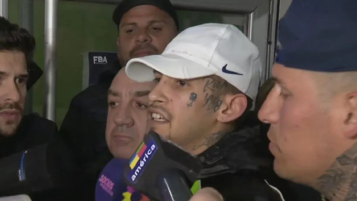 L-Gante con la prensa cuando fue liberado el viernes pasado L-Gante con la prensa cuando fue liberado el viernes pasado