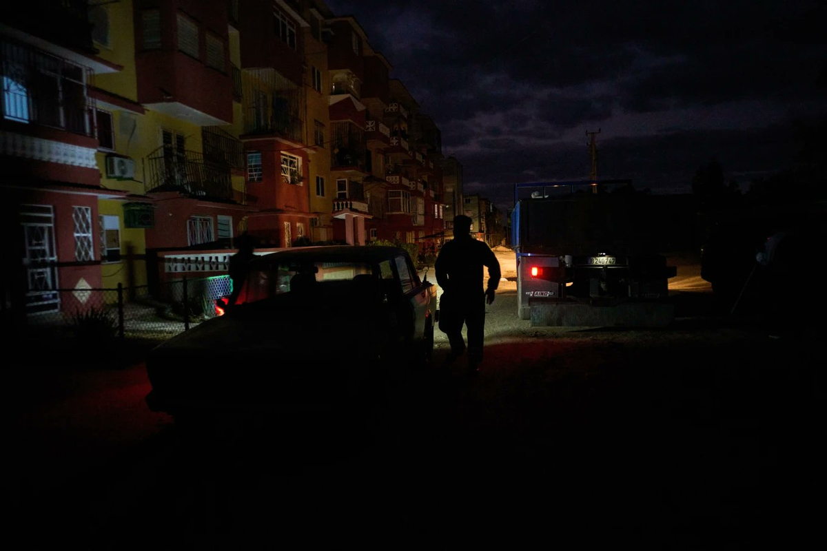 Cada noche, Cuba queda sumida en la oscuridad por la falta de electricidad Cada noche, Cuba queda sumida en la oscuridad por la falta de electricidad