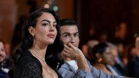 Cristiano Ronaldo y Georgina Rodríguez confirmaron su boda tras una ceremonia civil íntima celebrada en Cascais, Portugal, después de diez años de relación.
