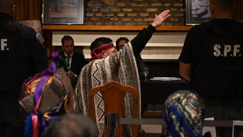 Jones Huala habló durante 42 minutos, en los que reivindicó la RAM, habló contra Macri y los Kirchneristas y dijo que espera tener armas para el combate de igual a igual con las fuerzas de seguridad. Jones Huala habló durante 42 minutos, en los que reivindicó la RAM, habló contra Macri y los Kirchneristas y dijo que espera tener armas para el combate de igual a igual con las fuerzas de seguridad.