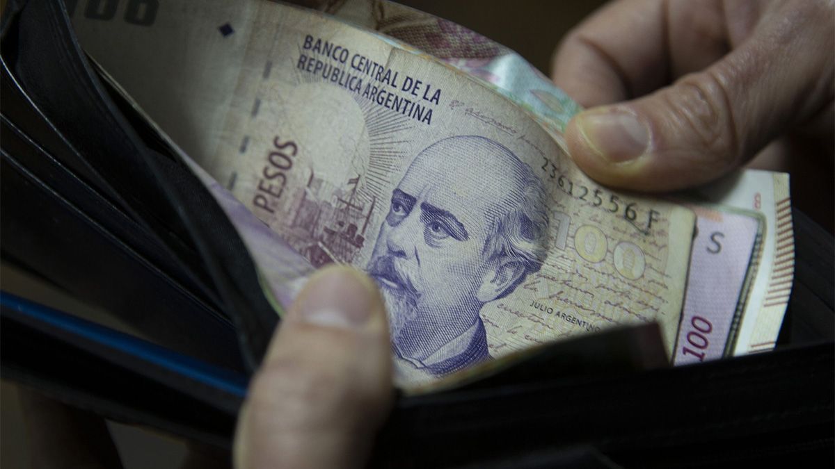 Argentina atraviesa una nueva crisis económica que revive una práctica que parecía olvidada desde 2001 como el trueque que sustituye al papel moneda. Argentina atraviesa una nueva crisis económica que revive una práctica que parecía olvidada desde 2001 como el trueque que sustituye al papel moneda.