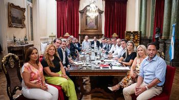 La reunión del martes 28/1 entre funcionarios oficialistas, libertarios y bloques opositores donde no estuvieron kirchneristas ni la Izquierda (Foto: HCDN) La reunión del martes 28/1 entre funcionarios oficialistas, libertarios y bloques opositores donde no estuvieron kirchneristas ni la Izquierda (Foto: HCDN)