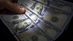 altText(Se derrumbó el 'blue' y el BCRA compró US$100 millones)}