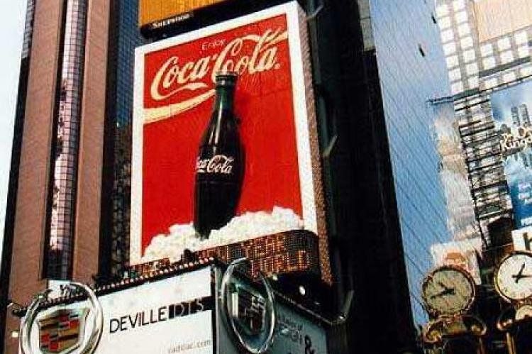 Mítico cartel de Coca-Cola en Broadway y 42.