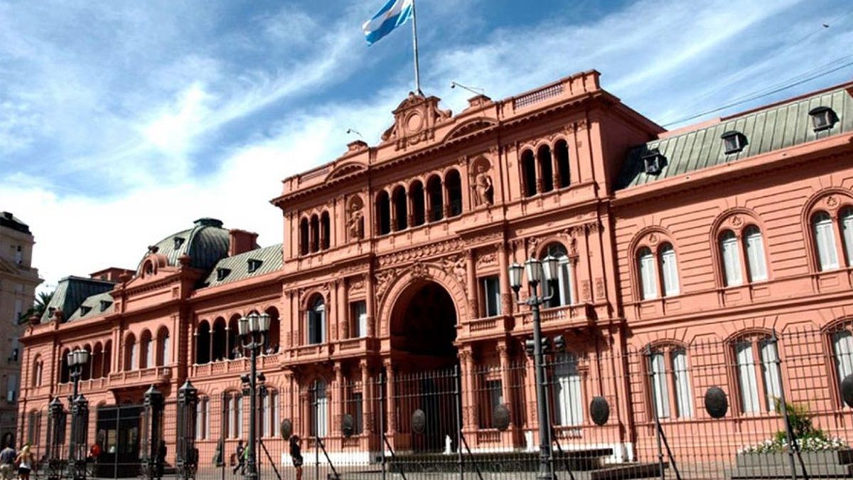 Adorni recibìa a la escribana en Casa Rosada