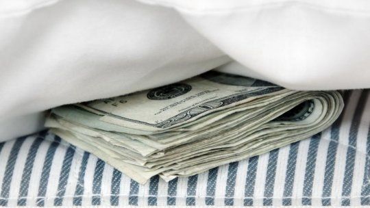 Por el consumo, la Cámara Argentina de Comercio pide que se retome el plan para sacar los dólares del colchón. Por el consumo, la Cámara Argentina de Comercio pide que se retome el plan para sacar los dólares del colchón.