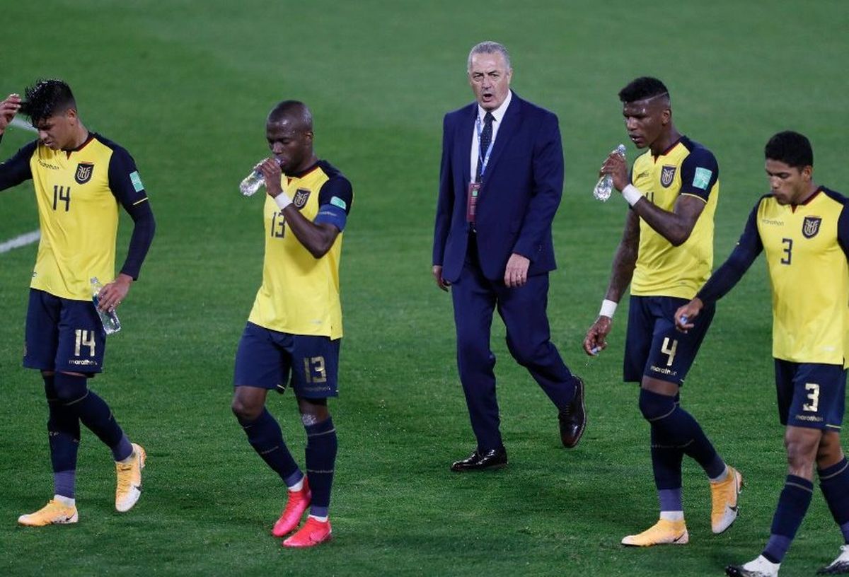 Gustavo Alfaro, con la Selección de Ecuador.