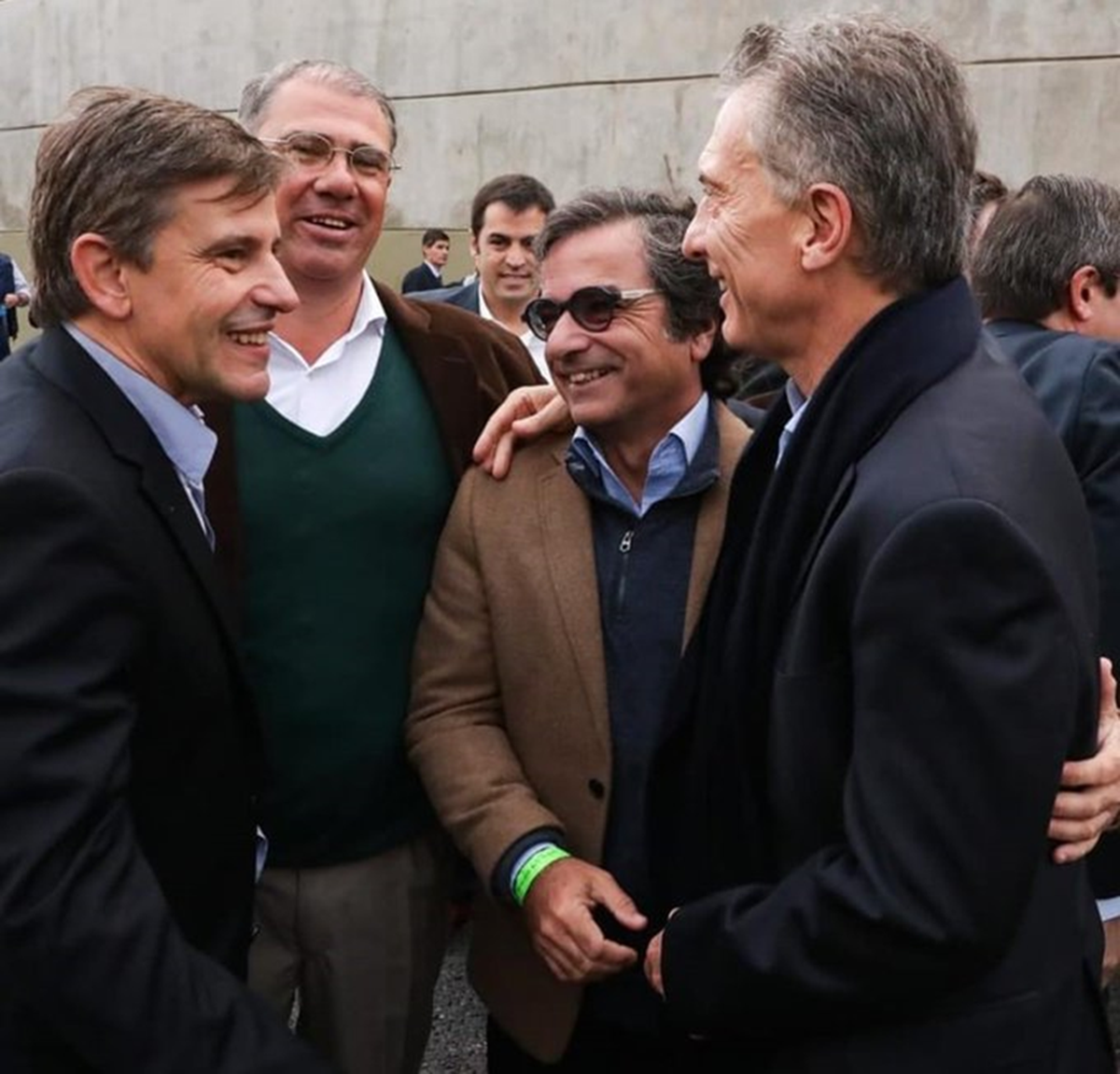 Carlos Frugoni, abrazado con Mauricio Macri Carlos Frugoni, abrazado con Mauricio Macri