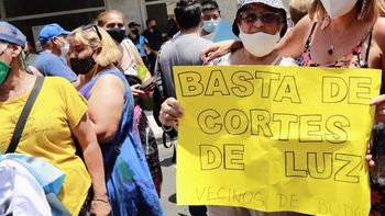 La oposición quiere que el Gobierno de explicaciones por los cortes de luz. La oposición quiere que el Gobierno de explicaciones por los cortes de luz.