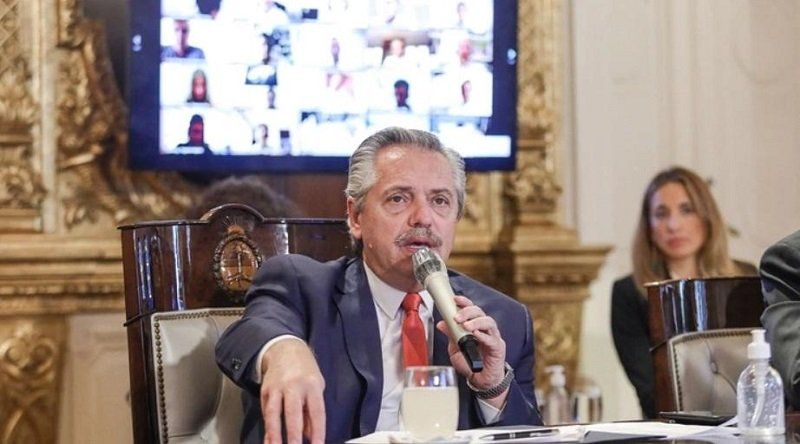 Se anuncia la cuarentena total en el país.