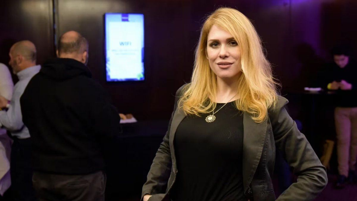 Lilia Lemoine fue a votar antes de que abrieran los comicios. Lilia Lemoine fue a votar antes de que abrieran los comicios.