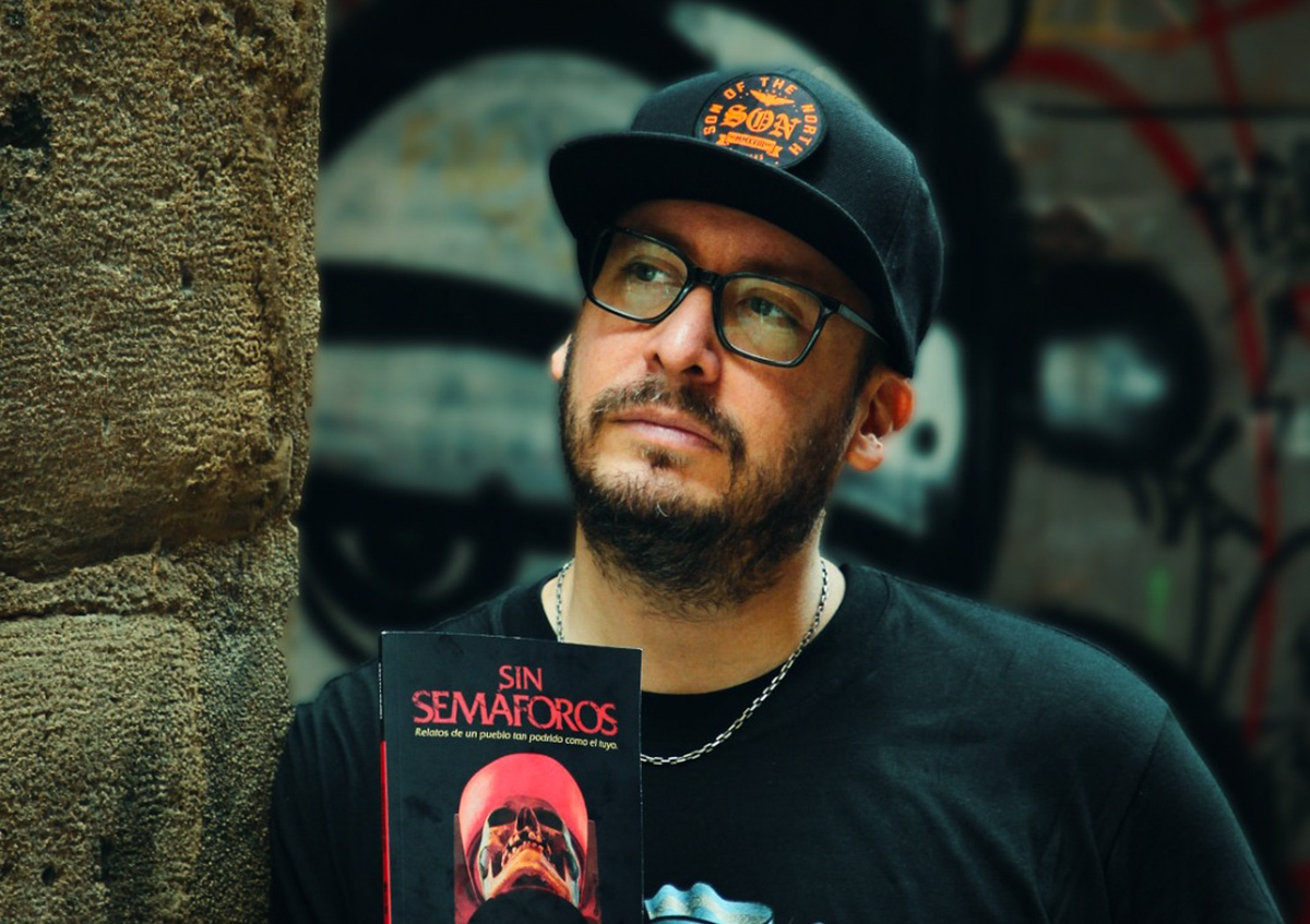 Desde 2020 escribe todas las mañanas, sin excepciones, y tiene una novela publicada que mezcla satanismo, rock y gore. Desde 2020 escribe todas las mañanas, sin excepciones, y tiene una novela publicada que mezcla satanismo, rock y gore.