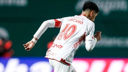 Argentinos Jrs-Estudiantes de Río Cuarto juegan un partido de opuestos
