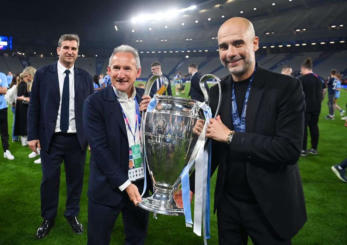 El City ganó la Champions League en 2023. El entrenador Pep Guardiola (der.) acaba de renovar contrato por otra temporada. El City ganó la Champions League en 2023. El entrenador Pep Guardiola (der.) acaba de renovar contrato por otra temporada.