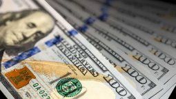 El dólar cayó tras el empujón que Fitch ratings le dio al riesgo país. El dólar cayó tras el empujón que Fitch ratings le dio al riesgo país.