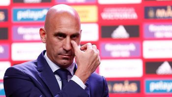 Luis Rubiales presentó su renuncia a la presidencia de la RFEF y a la vicepresidencia de la UEFA. Luis Rubiales presentó su renuncia a la presidencia de la RFEF y a la vicepresidencia de la UEFA.