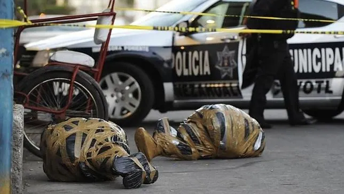 Las narcoguerras con armas yankees espantan a los mexicanos hacia USA. Las narcoguerras con armas yankees espantan a los mexicanos hacia USA.