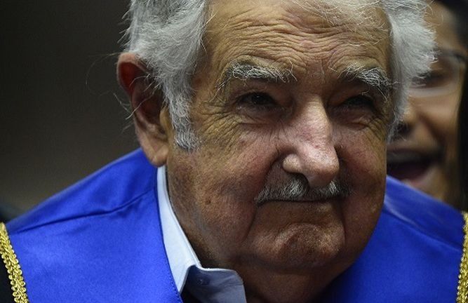 El expresidente de Uruguay, José Mujica, le envió un sentido mensaje al intendente de La Plata, a quien además de felicitar por su triunfo electoral en los últimos comicios, le pidió que le mande un saludo al gobernador Axel Kicillof. El expresidente de Uruguay, José Mujica, le envió un sentido mensaje al intendente de La Plata, a quien además de felicitar por su triunfo electoral en los últimos comicios, le pidió que le mande un saludo al gobernador Axel Kicillof.