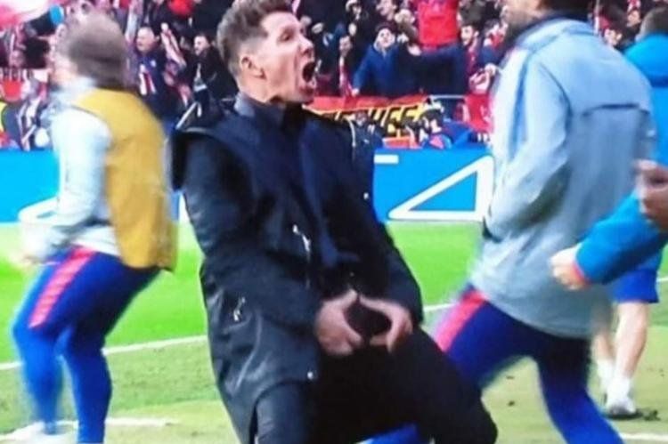 SIMEONEPOLEMICOFESTEJO.jpg