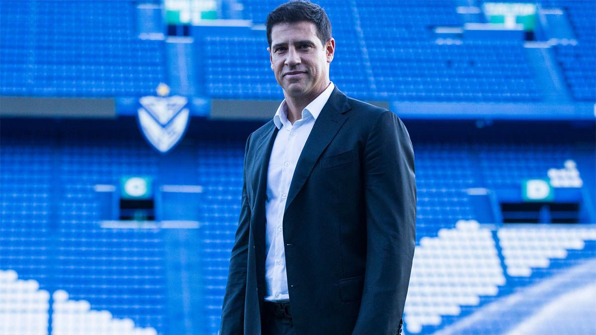 Sebastián Domínguez ya puso en marcha los trabajos de pretemporada en Vélez tras su paso por Tigre, que había anunciado su salida pero no rescindió su contrato. Sebastián Domínguez ya puso en marcha los trabajos de pretemporada en Vélez tras su paso por Tigre, que había anunciado su salida pero no rescindió su contrato.