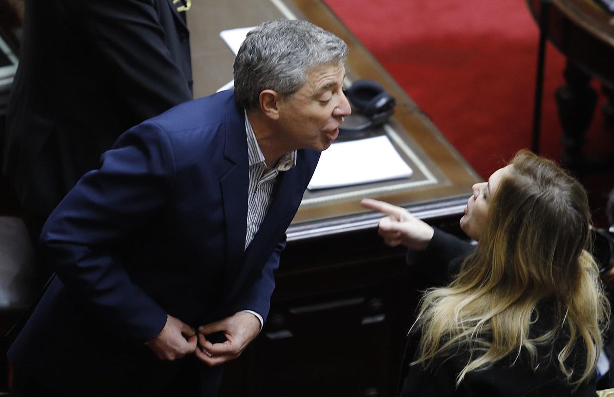 Piden que el debate sea obligatorio para los legisladores que aspiran a una banca en el Congreso.