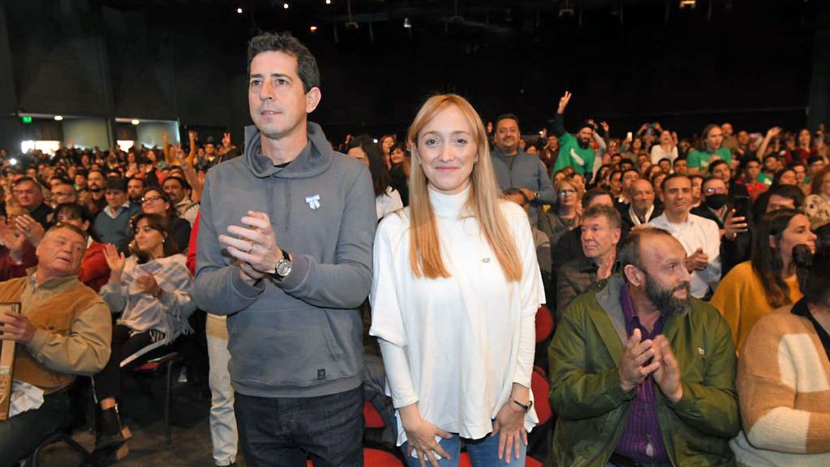 Wado de Pedro y Anabel Fernández Sagasti. El hombre de CFK en el gabinete no fue a Esteban Echeverría pero sí a Mendoza. Foto: NA.