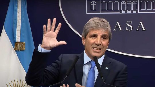 Luis Caputo dio detalles de las reformas laboral y tributaria. Luis Caputo dio detalles de las reformas laboral y tributaria.