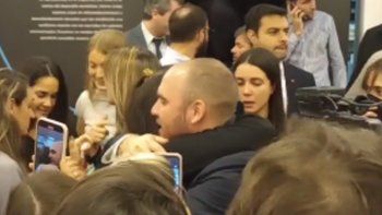 Martín Guzmán fue a despedirse de su equipo y empleados. Martín Guzmán fue a despedirse de su equipo y empleados.