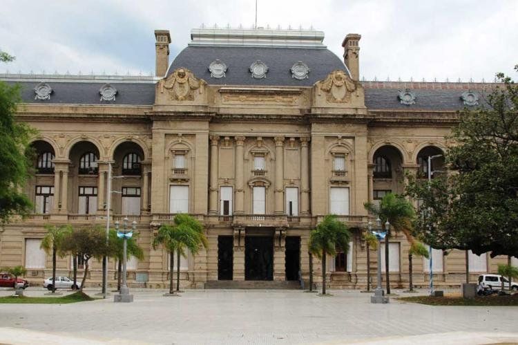 casa gris.jpg