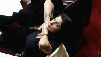 Juliana Santillán, diputada nacional de La Libertad Avanza, va de papelón en papelón. Juliana Santillán, diputada nacional de La Libertad Avanza, va de papelón en papelón.