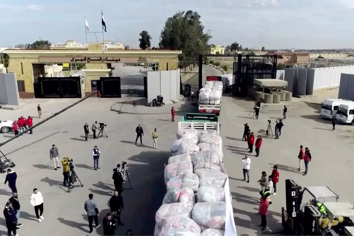 Camiones con provisiones llegan a Gaza como parte del acuerdo Camiones con provisiones llegan a Gaza como parte del acuerdo