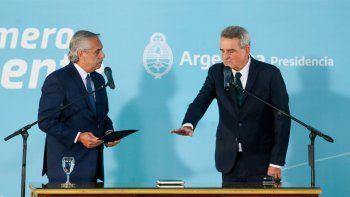 El presidente Alberto Fernandez le toma juramento al nuevo jefe de Gabinete, Agustín Rossi. El presidente Alberto Fernandez le toma juramento al nuevo jefe de Gabinete, Agustín Rossi.