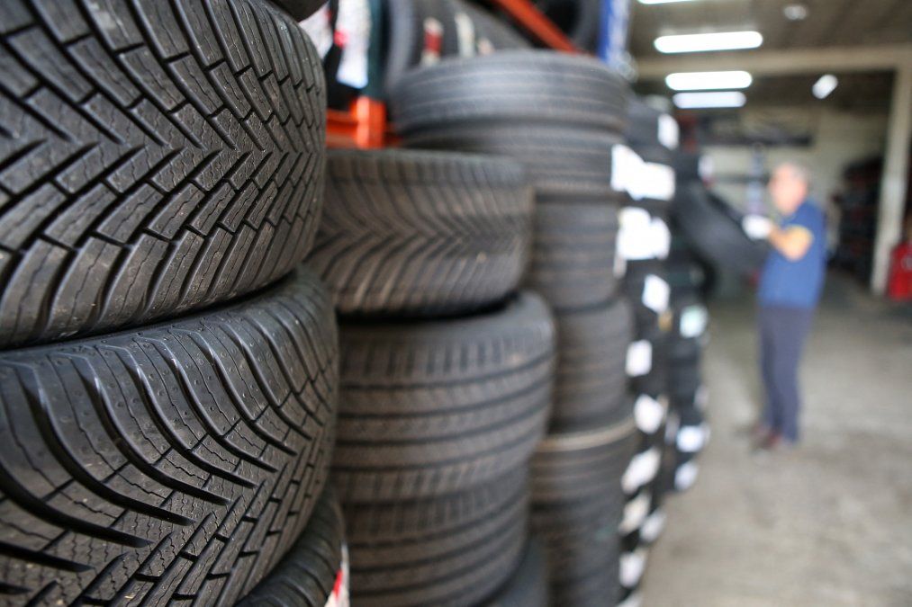 Falta de neumáticos: Renault y Nissan pararon su producción