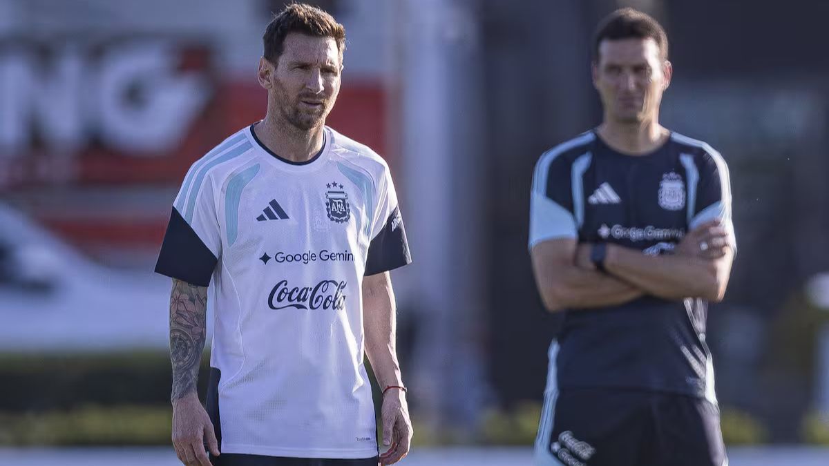 Lionel Scaloni y el único jugador que mantendría del equipo titular, Lionel Messi. Lionel Scaloni y el único jugador que mantendría del equipo titular, Lionel Messi.