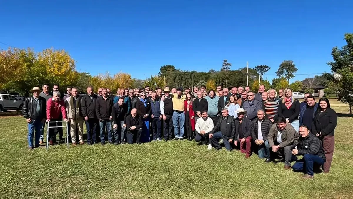Intendentes de Misiones dando su apoyo a Hugo Passalacqua. Intendentes de Misiones dando su apoyo a Hugo Passalacqua.