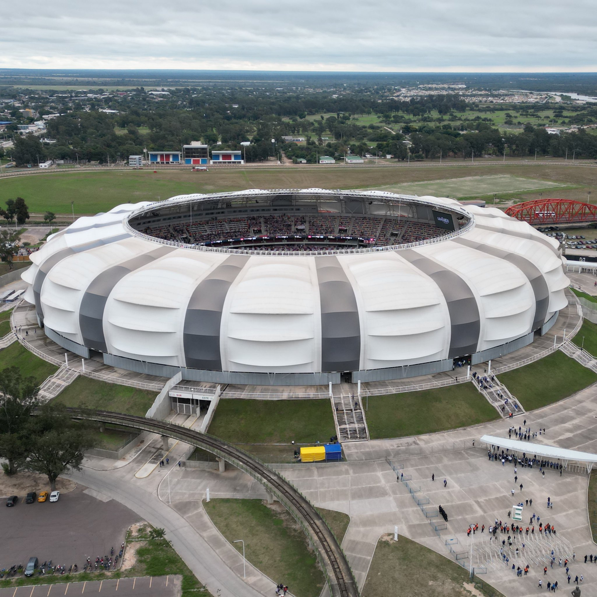 El Estadio Único Madre de Ciudades tiene capacidad para 30.000 espectadores El Estadio Único Madre de Ciudades tiene capacidad para 30.000 espectadores