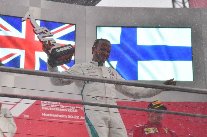 El piloto británico Lewis Hamilton ganó este domingo (22/07) el Gran Premio de Alemania de la Fórmula 1 Internacional y retomó el liderazgo de la competencia.