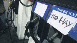 altText(YPF y los surtidores en rojo: Con la estatización, no llegó la solución)}