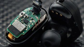 LaInteligencia Artificial (IA) continúa con su imparable avance y, ahora, ungrupo de científicos creó un sistema de conversaciones llamado VueBuds. LaInteligencia Artificial (IA) continúa con su imparable avance y, ahora, ungrupo de científicos creó un sistema de conversaciones llamado VueBuds.