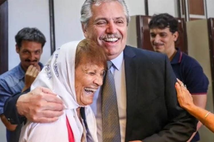 taty_almeida.jpg