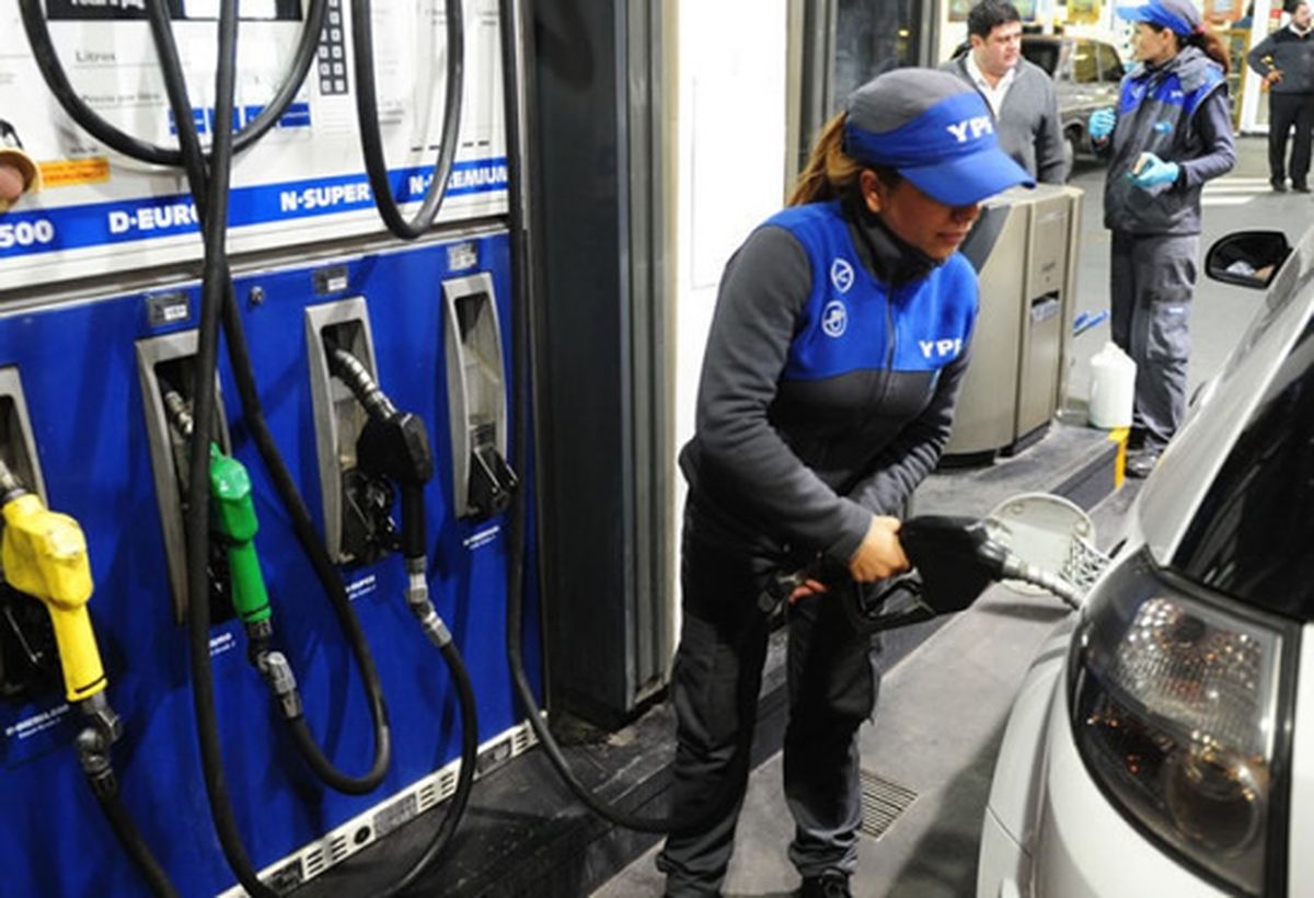 YPF podría subir el precios de las naftas y otros combustibles en la próximas horas. YPF podría subir el precios de las naftas y otros combustibles en la próximas horas.