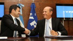 altText(Con un ojo en Repsol, YPF firmó con Dow (y sonríe Shell por el crudo))}