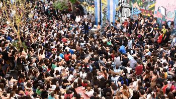 La visita del candidato marcó un día diferente en el colegio nacional La visita del candidato marcó un día diferente en el colegio nacional