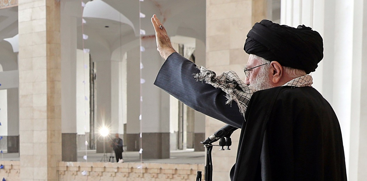El líder supremo de Irán, el ayatolá Ali Jamenei durante un discurso, en el fin del Ramadán, en Teherán.