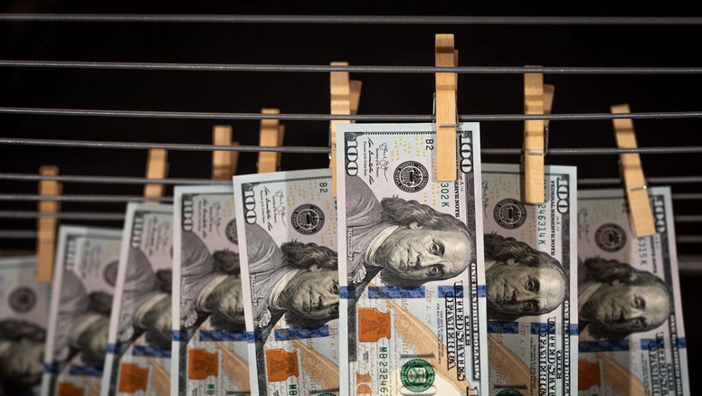 El blanqueo en números y su récord de depósitos en dólares