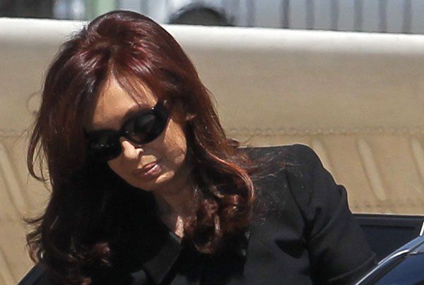 Cristina Fernández volvió al país y trató de relativizar los problemas de la economía